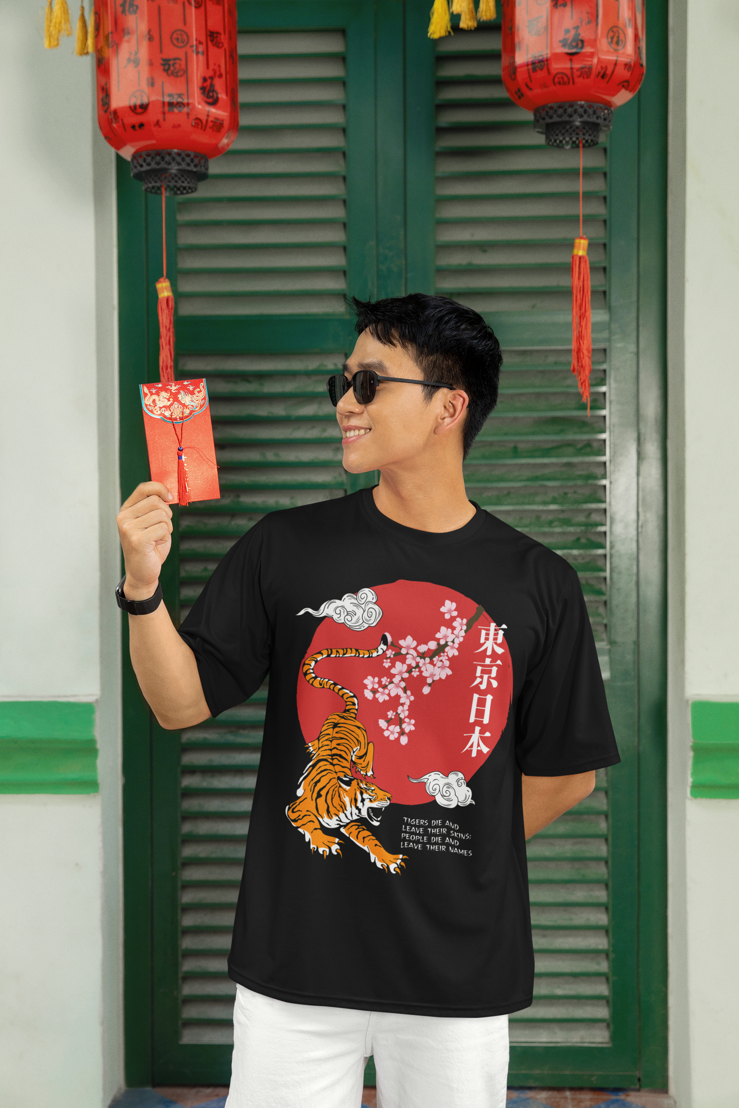 Japanese Tiger : 東京 日本 Oversized Black T-shirt (M)