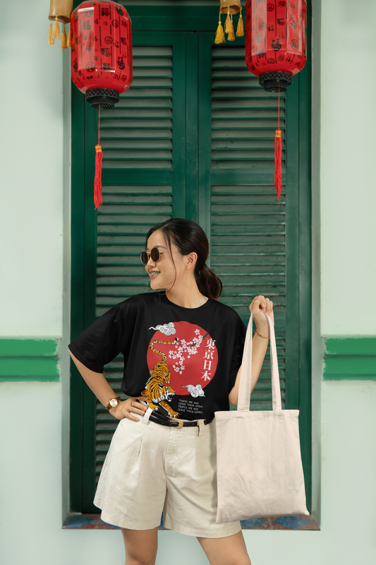 Japanese Tiger : 東京 日本 Oversized Black T-shirt (F)